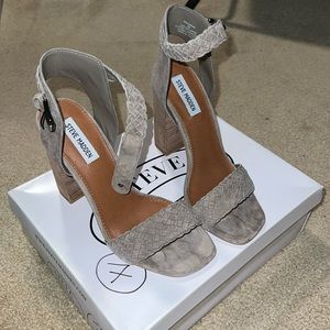 Brand new grey pumps